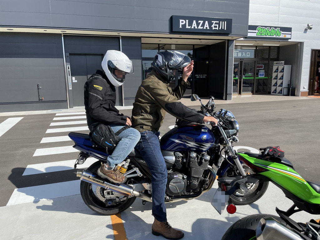 後輩がNinjya ZX-4RRを買ったので納車を見学に行ってきました